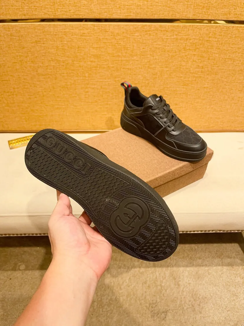 Factory price 420 [Gucci] Gucci's latest casual Korean-style men's shoes, new autumn and winter design, perfect workmanship, cabinet quality, upper: cowhide material, leather lining; soft and comfortable, rubber outsole is super light, wear-resistant, simple, versatile fashion men's shoes, color optional, size 38--44